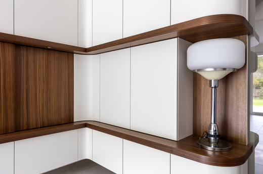 Détail mobilier sur-mesure lampe style 1920 - Luxembourg OPHRYS ®