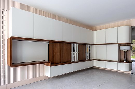 Aménagement intérieur meuble multifonctions sur-mesure bibliothèque bureau TV - Luxembourg OPHRYS ®