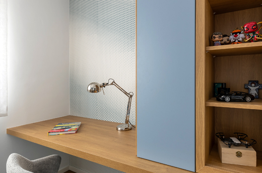 Bureau + étagères dans la chambre - Luxembourg OPHRYS ®