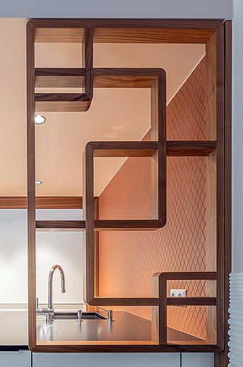 Claustra sur-mesure en noyer carrelage mat Rombini losanges  - Luxembourg OPHRYS ®